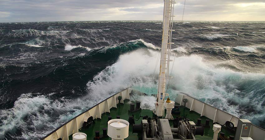 Sirenas de advertencia en buques de guerra