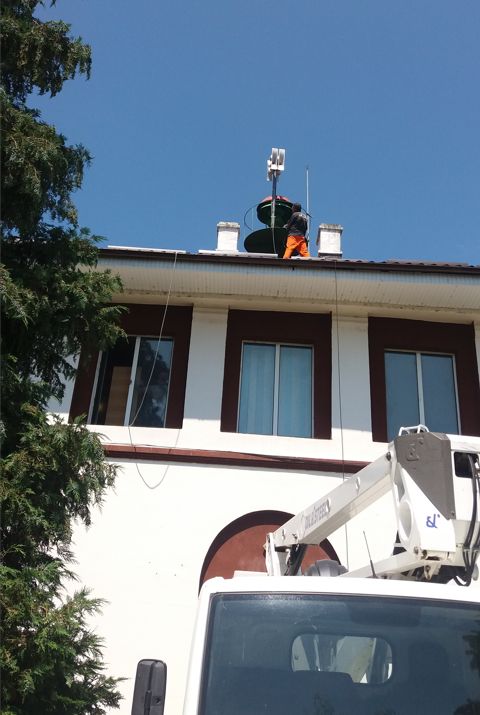 Sirena electrónica Pavian en Vrancea, Rumanía Sirena electrónica Pavian del sistema de alerta de terremotos en Vrancea