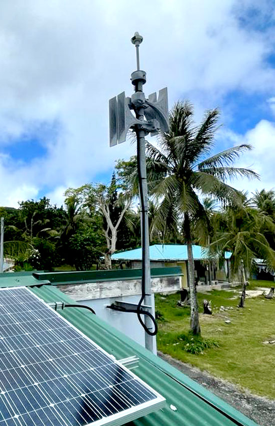 Sirena Pavian con panel solar para el sistema de alerta temprana de tsunamis en Nueva Caledonia