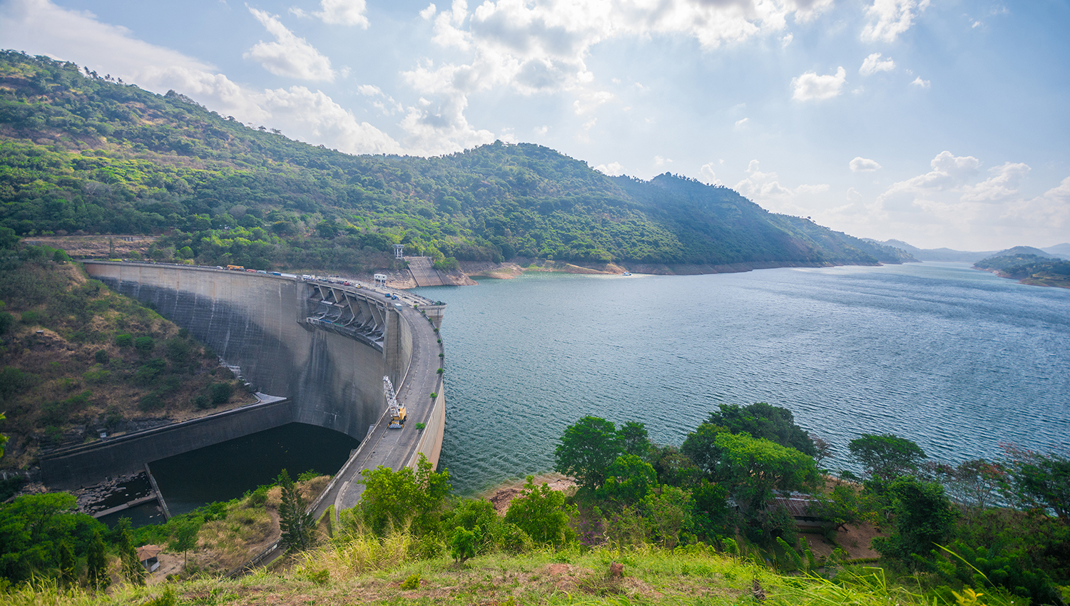 ¿Cuáles son las causas más comunes de fallos en las centrales hidroeléctricas?