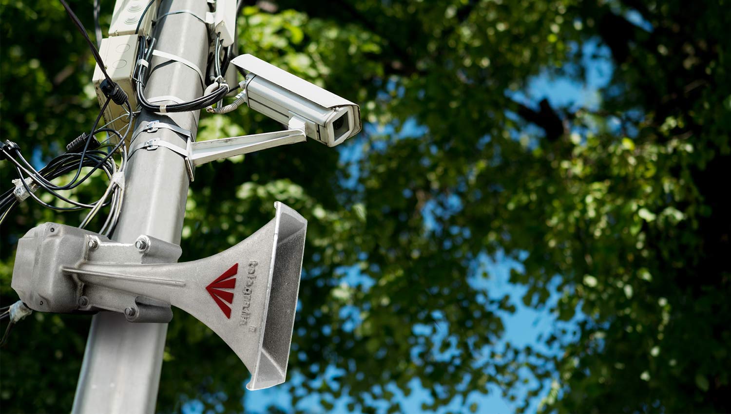 CCTV combinado con un sistema de alerta acústica y megafonía